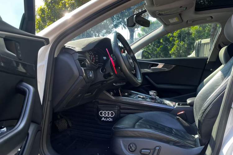 Used Audi A4L 2018 30th Anniversary Edition 40 TFSI Fashion Model
