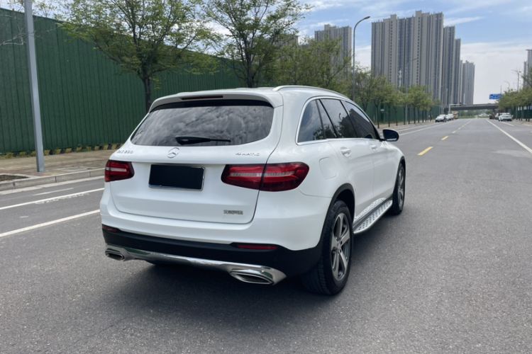 Used Mercedes-Benz GLC 2016 GLC 260 4MATIC Luxury Model Exterior 5