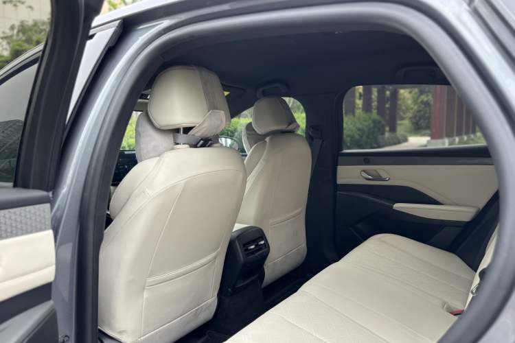 Used BYD Qin PLUS 2025 DM-i Smart Drive 55KM Leading Model Interior 2