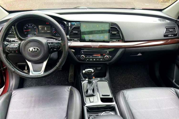 Used Kia K4 2014 1.8L Automatic DLX Interior 1