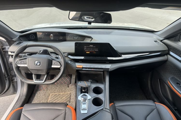 Used CHANGAN UNI-V 2023 1.5T Prestige Model
