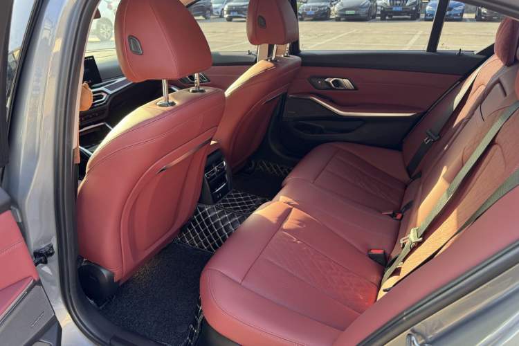 Used BMW i3 2023 eDrive 40 L Midnight Sports Package
