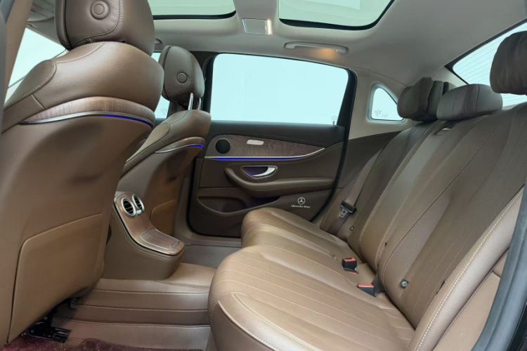 Used Mercedes-Benz E-Class 2022 Second Facelift E 300 L Fashion Edition Interior 3
