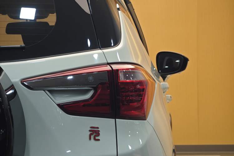 Used BYD Yuan 2016 1.5L Automatic Haoya Model Exterior 9