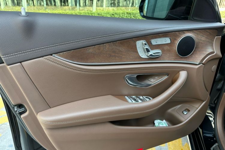 Used Mercedes-Benz E-Class 2018 Facelift E 300 L Luxury Edition Interior 8