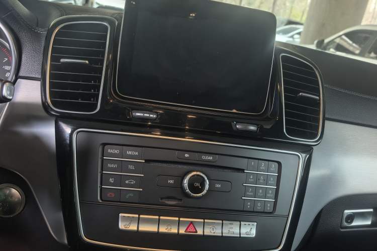 Used Mercedes-Benz GLE Coupe 2017 GLE 400 4MATIC Coupe SUV Audio And AC Panel