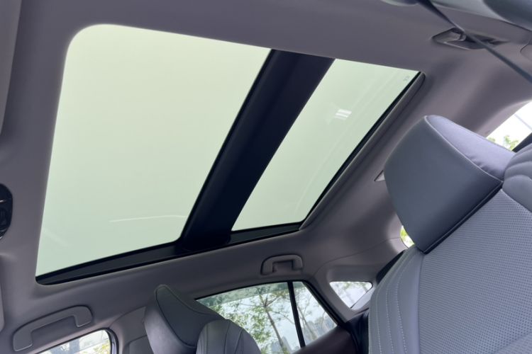 Used Toyota Harrier 2022 2.0L CVT Two-Wheel Drive Deluxe Edition
