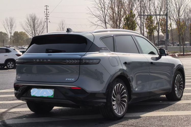 Used VOYAH FREE 2023 Four-Wheel Drive Extended-Range Model with Ultra-Long Range
