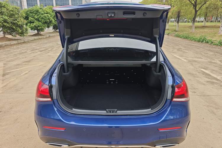 Used Mercedes-Benz A-Class 2022 Restyled A 200 L Sport Sedan Fashion Version Exterior 7