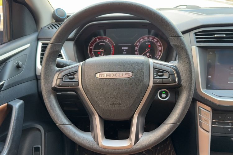 Used SAIC MAXUS T70 2021 2.0T Diesel Automatic Two-Wheel Drive Elite Version with Long Bed and High Ground Clearance
