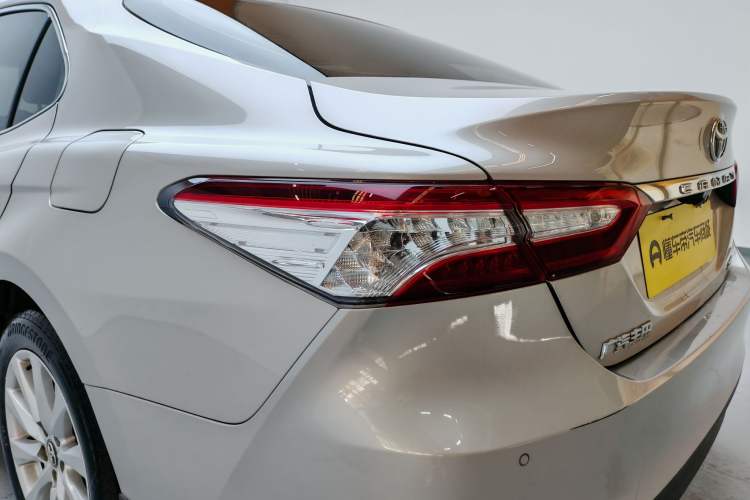 Used Toyota Camry 2019 Revised Version 2.0G Luxury Edition Exterior 7