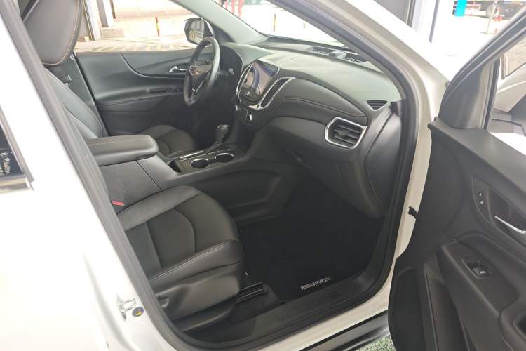 Used Chevrolet Equinox 2019 535T Automatic YuJie Edition China VI Exterior 4