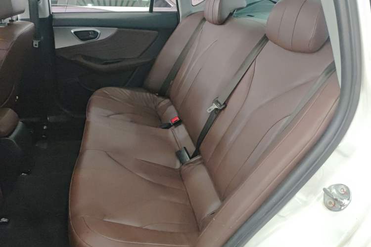 Used Soueast A5 Wing Dance 2019 1.5L CVT Wingzun Edition China VI compliant
