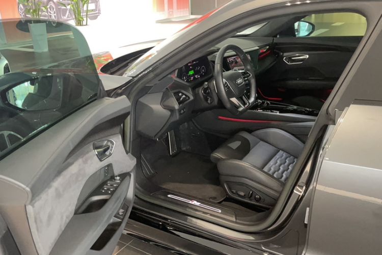 Used Audi RS e-tron GT 2023 Basic Model
