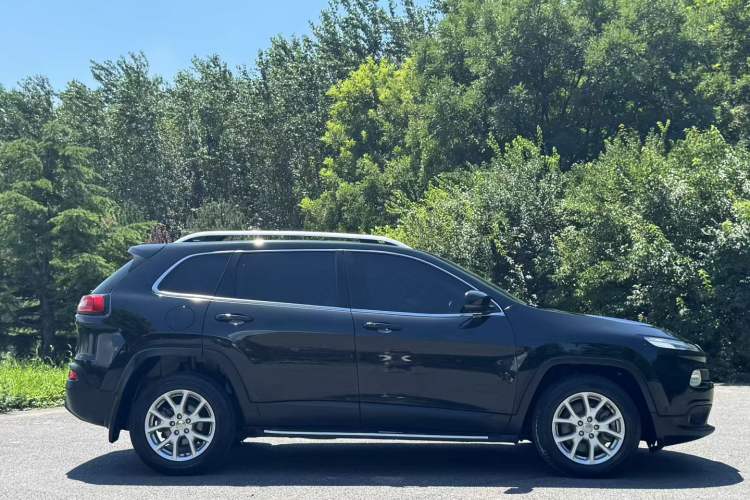 Used Jeep Cherokee 2016 2.0L Superior Edition