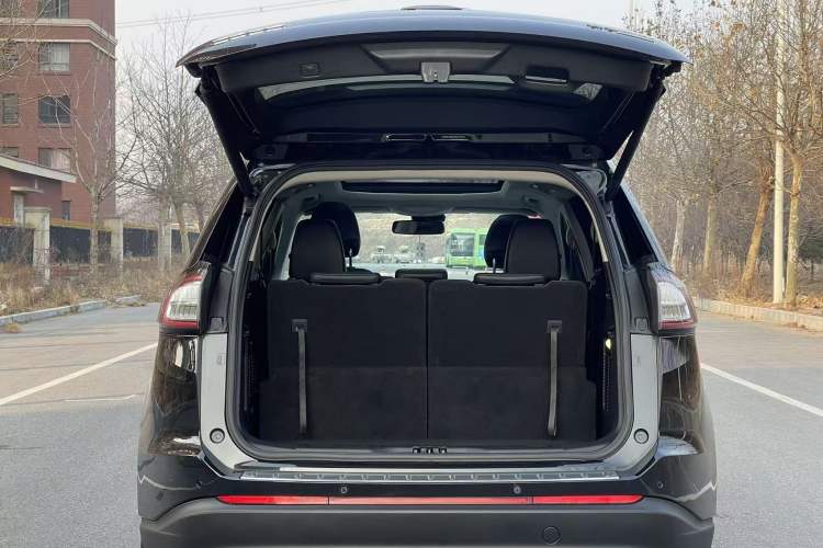 Used Ford Edge 2015 2.0T GTDi Two-Wheel-Drive High-Line Version