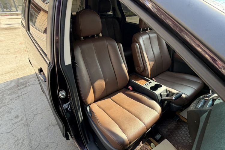 Used BYD M6 2015 2.4L Automatic Luxury Model
