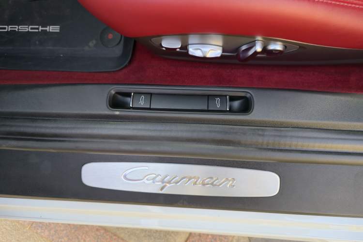 Used Porsche 718 2022 Cayman 2.0T
