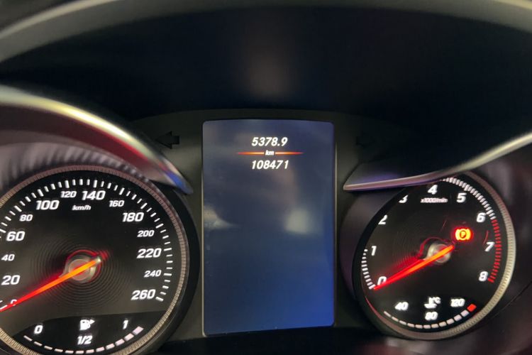 Used Mercedes-Benz GLC 2019 GLC 260 L 4MATIC Dynamic Model Odometer Close Up