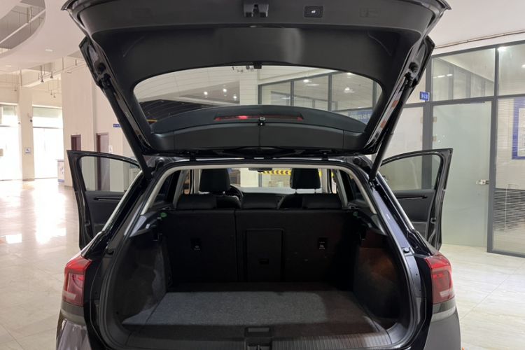 Used Volkswagen T-ROC 2021 280TSI DSG Two-Wheel Drive Comfort Connect 30th Anniversary Edition
