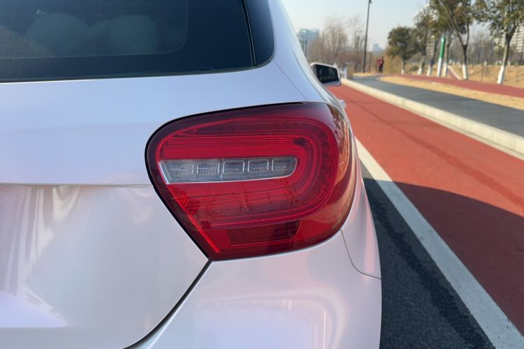 Used Mercedes-Benz A-Class (Import) 2015 A 200 Fashion Model
