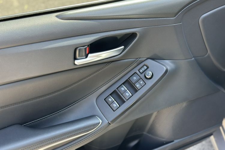 Used Toyota Avalon 2019 Dual-Engine 2.5L Luxury Edition China VI Standard
