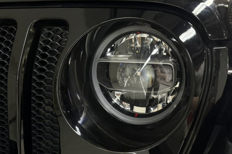 Used Jeep Wrangler 2019 2.0T Sahara Four-Door Version China VI Emission Standard
