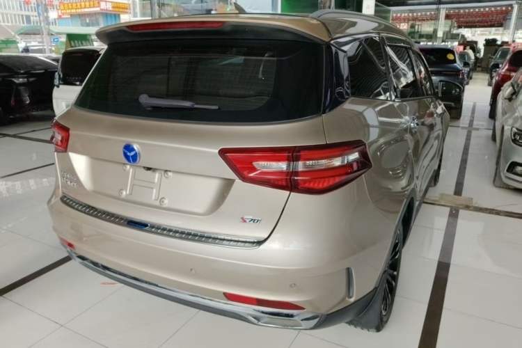 Used TRAUM S70 2018 1.5T Automatic Comfort Model 7 Seats Exterior 4