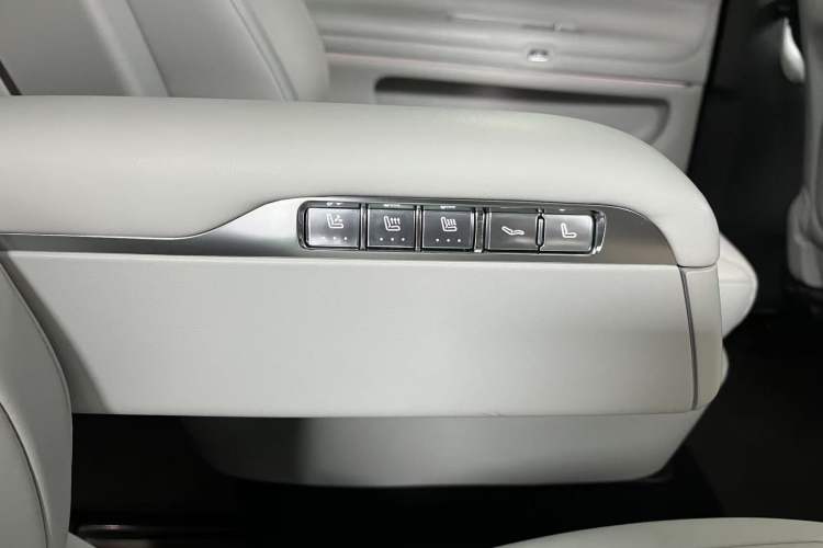 Used Hima AITO M9 2024 Range-Extended Ultra Version 42 kWh 6-Seater Model Interior 10