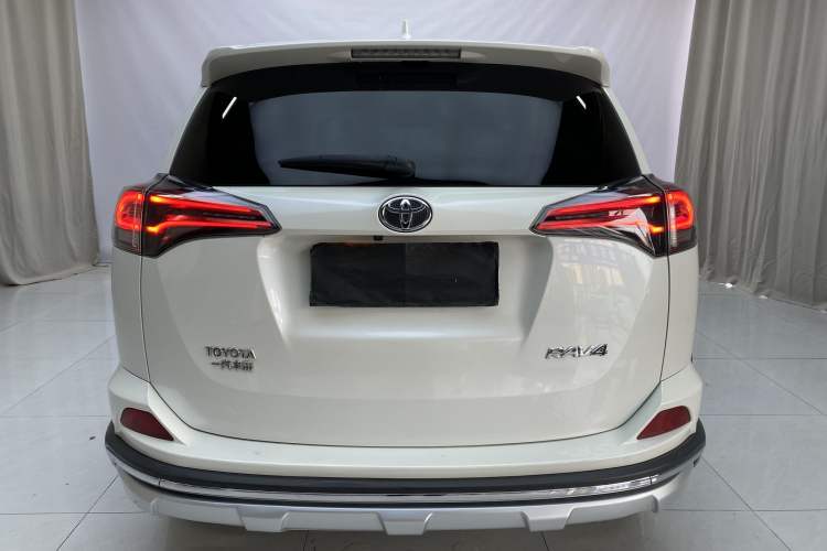 Used Toyota RAV4 2019 2.0L CVT Two-Wheel Drive Fashion X Limited Edition China VI Standard Exterior 4