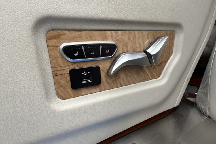 Used Buick GL8 2021 Land Cruiser Executive Class 652T Comfort Model
