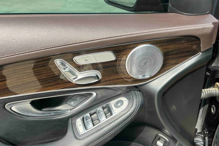 Used Mercedes-Benz GLC 2018 GLC 260 4MATIC Dynamic Edition Interior 4