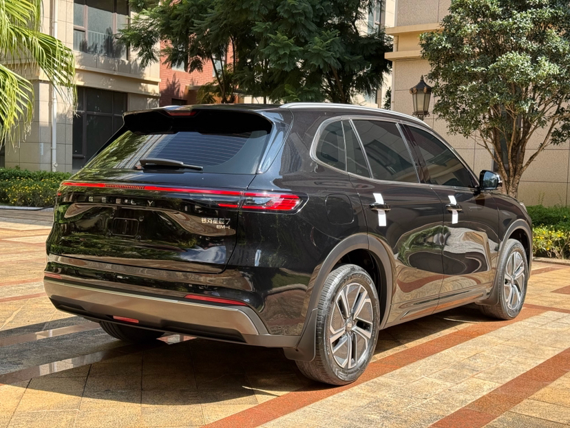 Geely Galaxy Xingjian 7 EM-i 2025 120km Launch+ Version — снимка 17