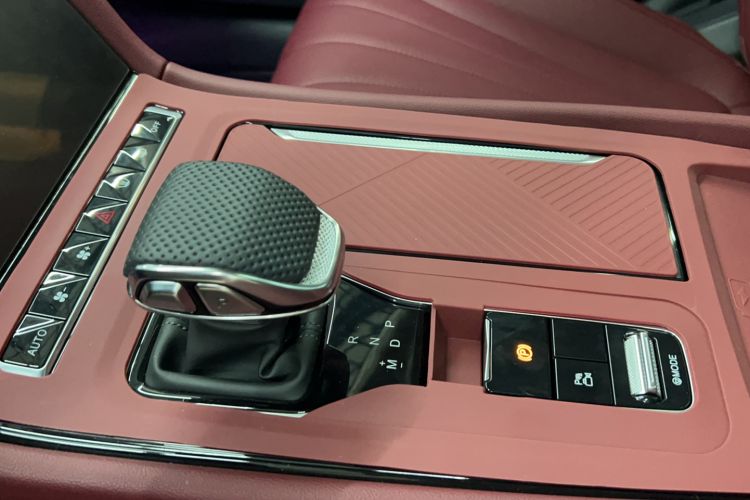 Used Hongqi H5 2025 2.0T Automatic Flag Edition – 500 000 Units Commemorative Version Interior 3