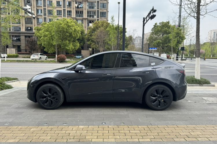Used Tesla Model Y 2024 Rear-Wheel-Drive Version Exterior 5