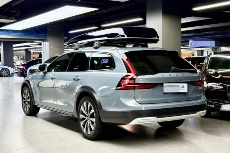 Used Volvo V90 2022 Cross Country B5 AWD Smart Range Edition
