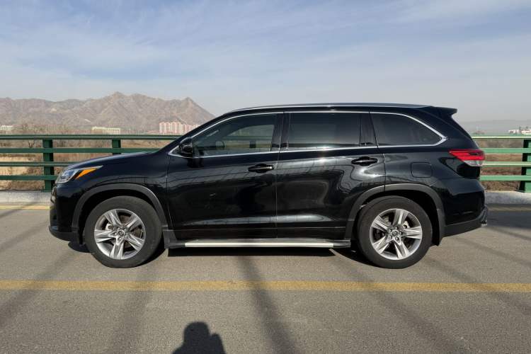 Used Toyota Highlander 2018 2.0T Four-Wheel Drive Luxury Version 7 Seats China VI Standard