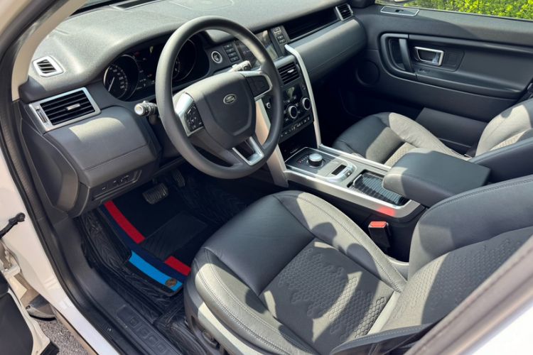 Used Land Rover Discovery Sport 2017 2.0T PURE Interior 2