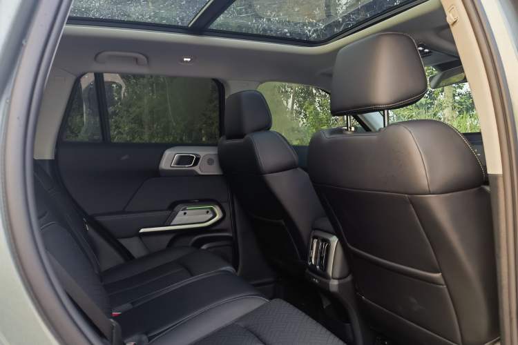 Used Formula Leopard Titanium 3 2025 501 km Range Rear-Wheel Drive Intelligent Driving Max Edition