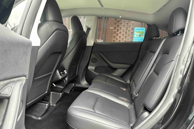 Used Tesla Model Y 2023 Rear-Wheel-Drive Version
