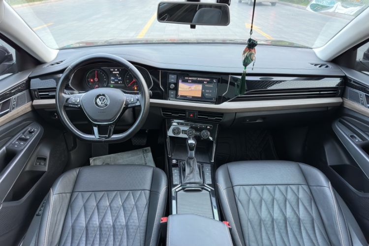 Used Volkswagen Passat New Energy 2019 430 PHEV Hybrid Luxury Edition Interior 3