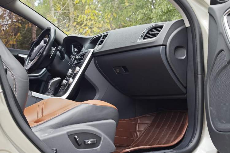 Used Volvo V60 2015 T5 Zhiya Edition