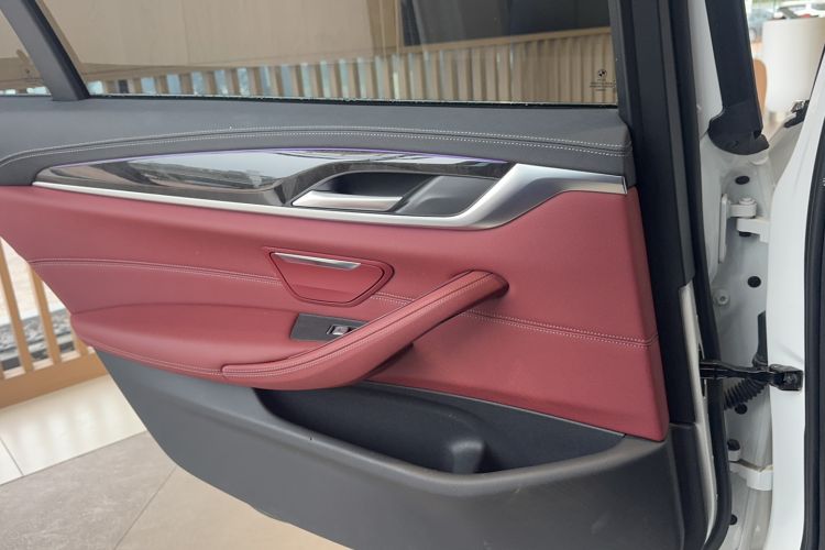 Used BMW 5 Series 2022 Restyled 525Li M Sport Package Interior 1