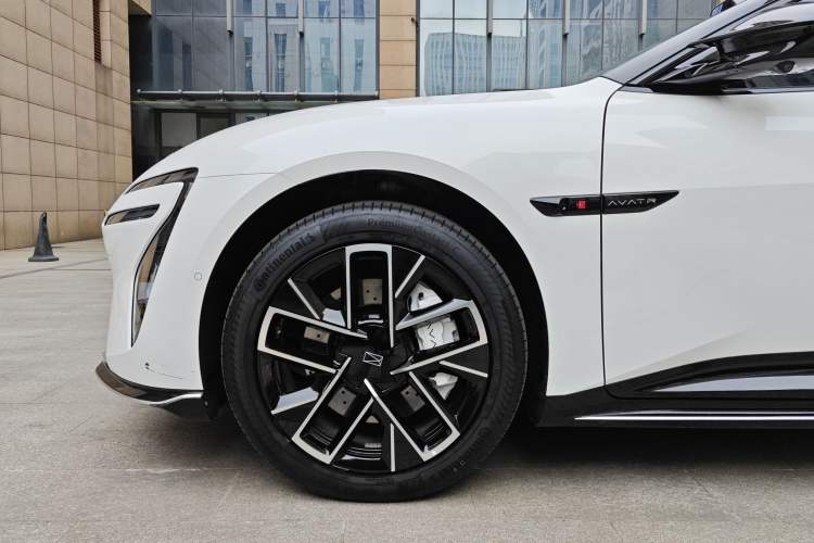 Used Avatr 06 2025 Ultra Pure Electric Edition Exterior 8