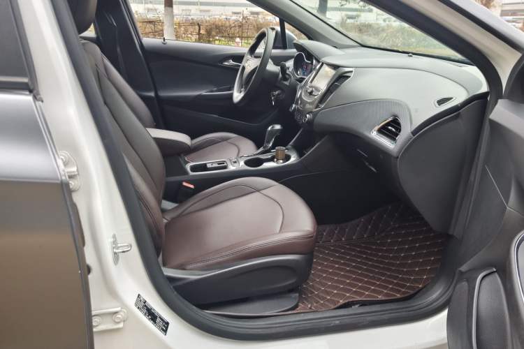 Used Chevrolet Cruze 2017 1.5L Automatic Pioneer Sunroof Edition