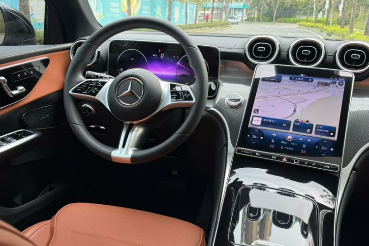 Used Mercedes-Benz GLC 2024 GLC 260 L 4MATIC Dynamic Edition 5-seater Exterior 4