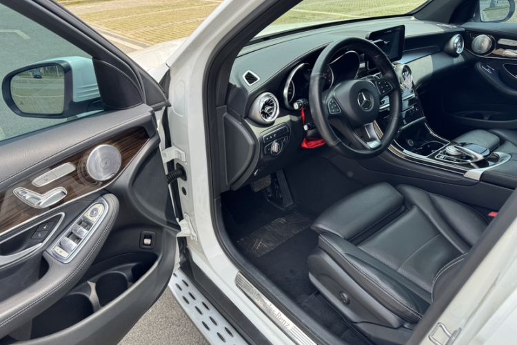 Used Mercedes-Benz GLC 2017 GLC 260 4MATIC Luxury Model
