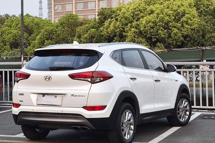 Used Hyundai Tucson 2015 1.6T Dual-Clutch Two-Wheel-Drive Smart Model Exterior 9