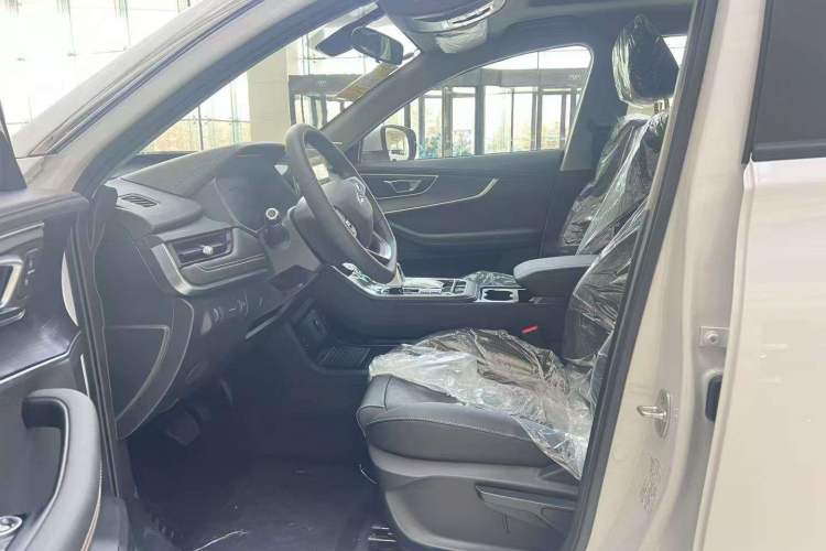 Used Chery Tiggo 8 2024 230TCI Automatic New Edition 7-Seater Interior 2