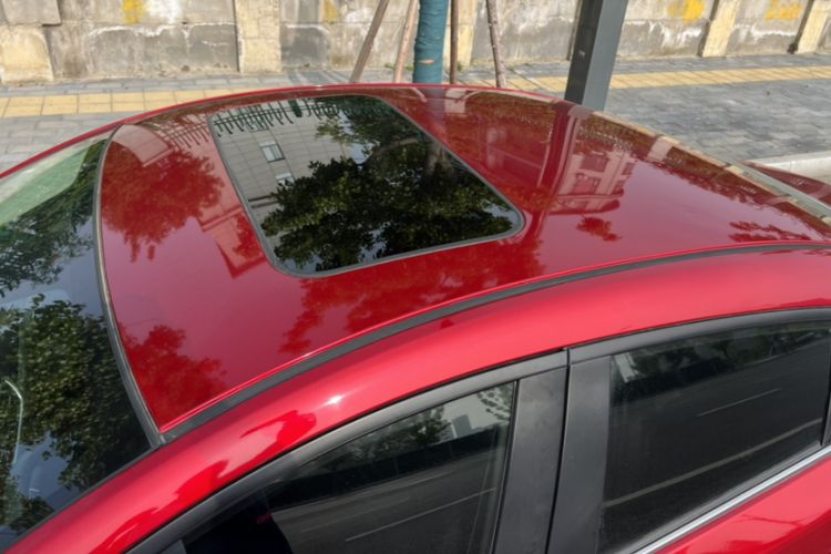 Used Mazda 3 Axela 2014 Sedan 1.5L Automatic Luxury Model Roof